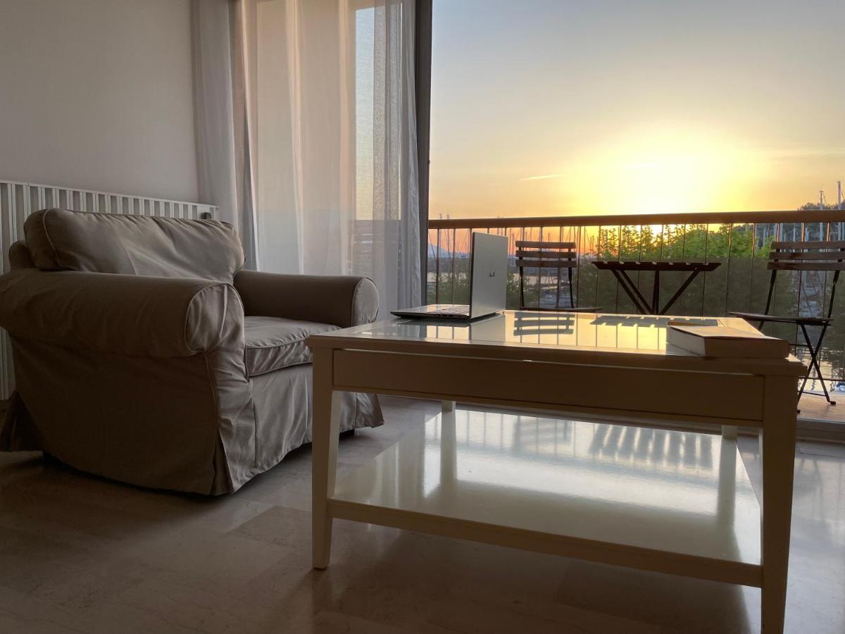 Appartement Les Pieds Dans L'Eau Saint-Mandrier-sur-Mer Buitenkant foto
